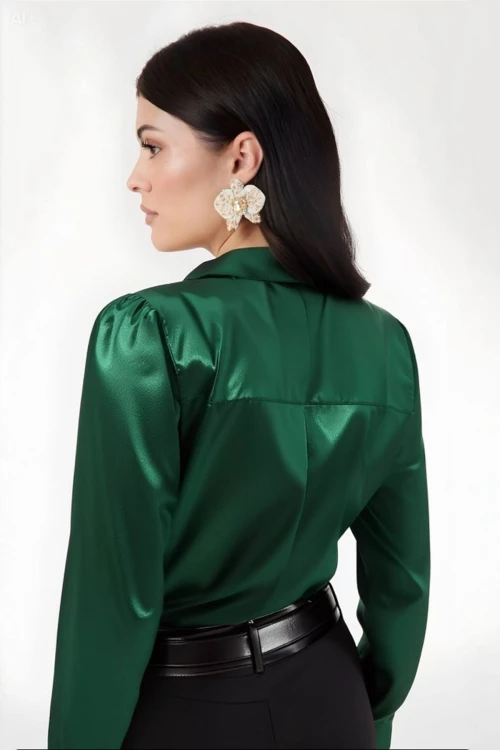 Kadın Zümrüt Yeşili Hafif Dökümlü Saten Yüzeyli Gömlek HZL22W-BD139641
