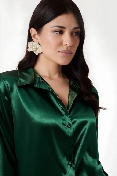 Kadın Zümrüt Yeşili Hafif Dökümlü Saten Yüzeyli Gömlek HZL22W-BD139641