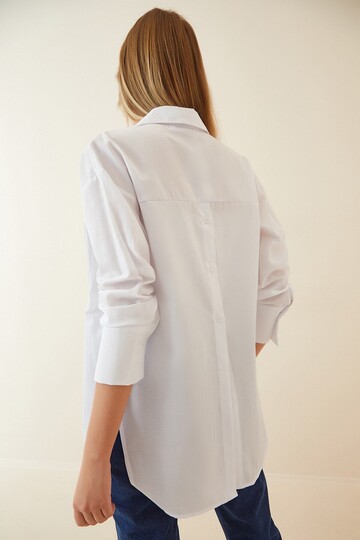 Kadın Beyaz Arkası Düğmeli Boyfriend Poplin Gömlek HZL22S-BD139521