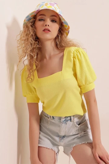 Kadın Sarı Kare Yaka Örme Bluz HZL22W-BD104091