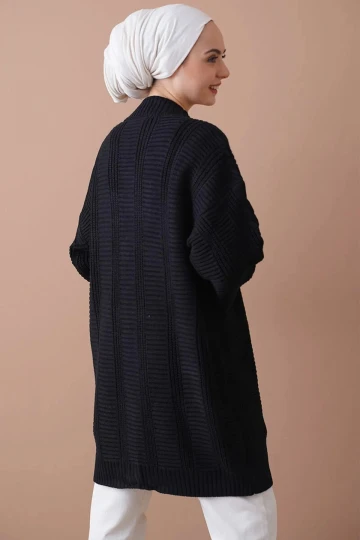 Kadın Tesettür Siyah Saç Örgü Desen Uzun Düğmeli Rahat Kesim Triko Hırka HZL24W-BD1100691