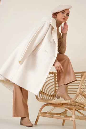 Kadın Tesettür Beyaz Yakası Ve İçi Suni Kürklü Düğmeli Suni Deri Kaban HZL24W-BD191021