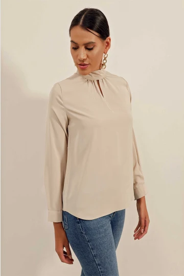 Kadın Bej Pencere Detaylı Dökümlü Uzun Kollu Bluz HZL22S-BD104181