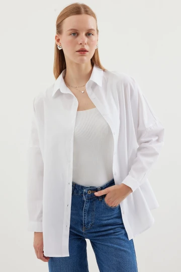 Kadın Beyaz Oversize Uzun Basic Gömlek HZL22W-BD139001