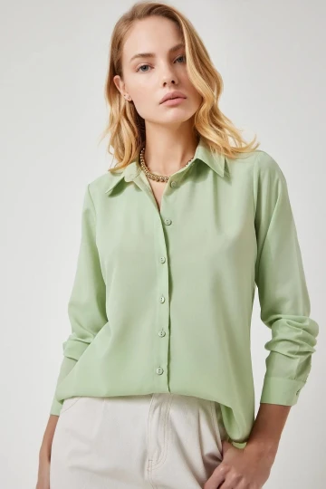 Kadın Çağla Yeşil Yumuşak Dokulu Basic Gömlek HZL24W-BD1202091