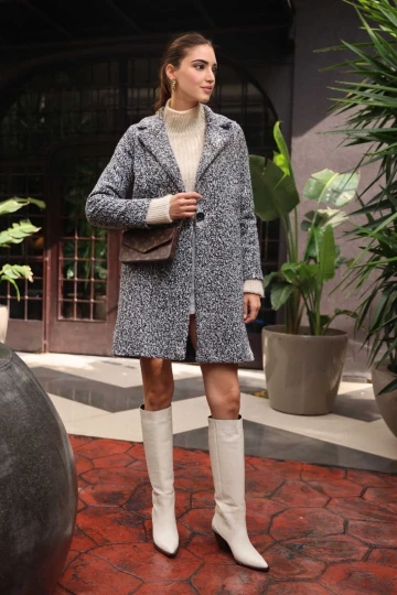 Kadın Kırçıllı Siyah Tek Düğmeli Çift Cepli Astarlı Buklet Kaşe Kaban HZL22W-BD190821