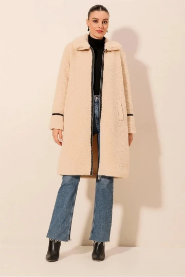 Kadın Krem Siyah Detaylı Fermuarlı İçi Astarlı Çift Cepli Peluş Kaban HZL24W-BD191251