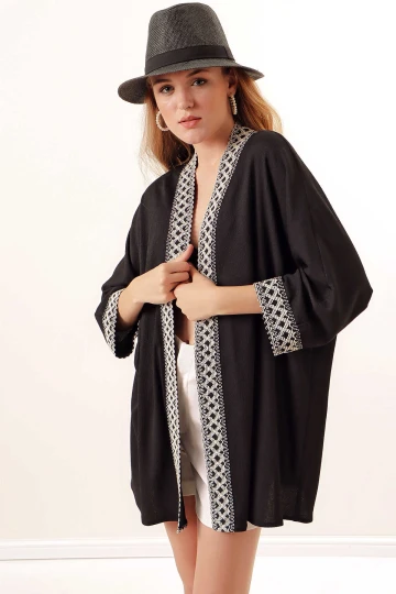 Kadın Siyah Nakış Detaylı  Kısa Kimono HZL24S-BD158661