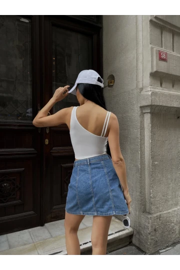 Kadın Beyaz Çift Askılı Tek Kol Crop Bluz HZL24S-ZK11011