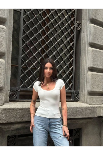 Kadın Beyaz Oval Yaka T-Shirt HZL25S-ZK11681