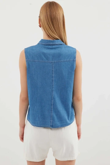 Kadın Denim Kolsuz Metal Düğmeli Cep Aksesuarlı Kot Gömlek HZL24S-BD1202571