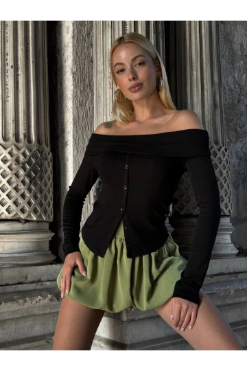 Kadın Siyah Madonna Yaka  Düğme Detaylı Crop Bluz HZL25W-ZK11491