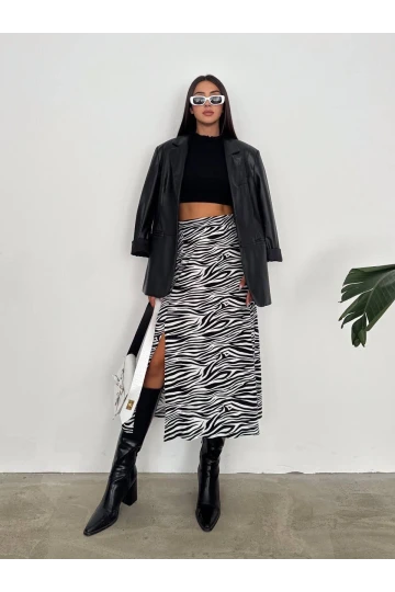 Kadın Siyah Zebra Desen Yüksek Bel Çift Yırtmaç Detay Midi Boy Etek HZL25S-FRY122271