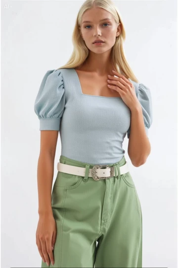 Kadın Açık Mavi Kare Yaka Örme Bluz HZL22W-BD104091