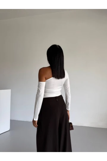 Kadın Beyaz Asimetrik Yaka Drapeli Sandy Bluz HZL25S-FRY123361