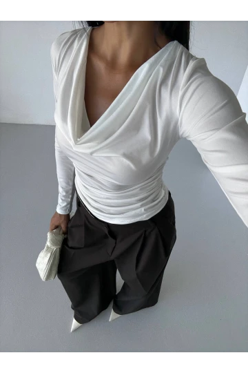 Kadın Beyaz Degaje Yaka Yandan Büzgülü Uzun Kol Sandy Bluz HZL24W-FRY122481