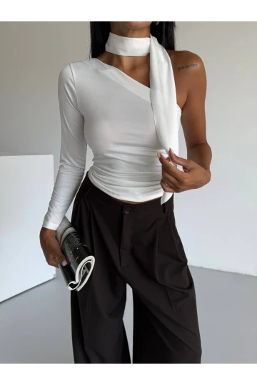 Kadın Beyaz Fularlı Sandy Kumaş Asimetrik Kesim Bluz HZL25S-FRY123371