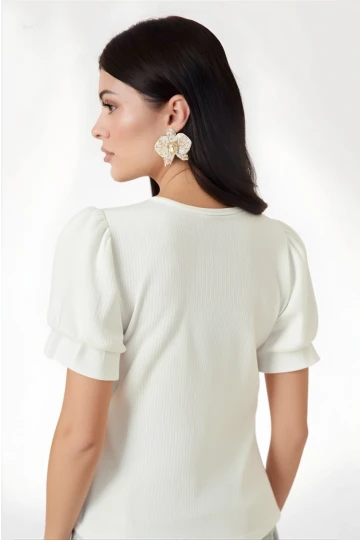 Kadın Beyaz Kare Yaka Örme Bluz HZL22W-BD104091