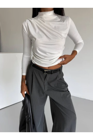 Kadın Beyaz Omuz ve Beli Büzgülü Yarım Balıkçı Yaka Sandy Bluz HZL24W-FRY122451