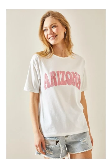 Kadın Beyaz Pembe Arizona Baskılı Bisiklet Yaka T-Shirt HZL24S-DSB120261