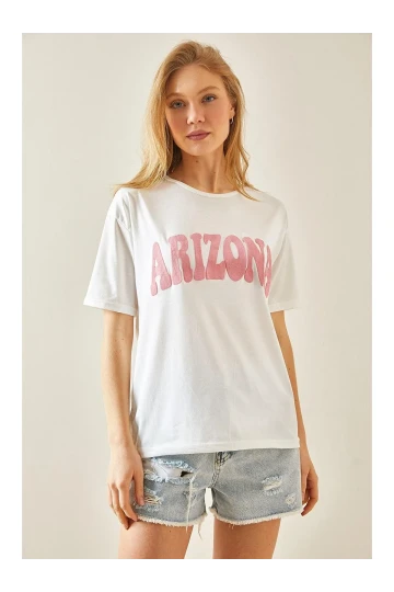 Kadın Beyaz Pembe Arizona Baskılı Bisiklet Yaka T-Shirt HZL24S-DSB120261