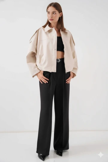 Kadın Ekru Oversize Fermuarlı ve Düğmeli Yandan Cepli Suni Deri Ceket HZL25W-BD110551