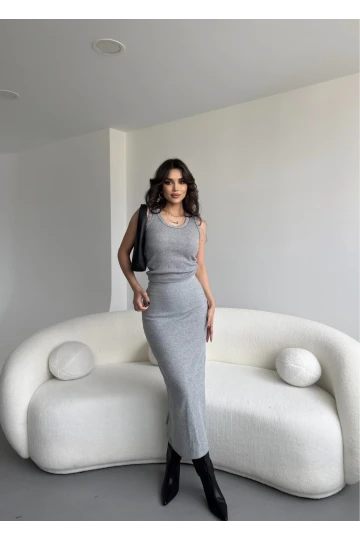 Kadın Gri Triko Crop Uzun Yırtmaçlı Etek Takım HZL25W-ZK1991