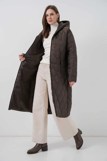 Kadın Kahverengi Kapüşonlu Kapitone Uzun Şişme Mont HZL24W-BD151771