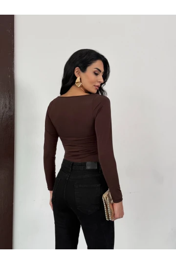 Kadın Kahverengi Uzun Kollu Göğüs Dekolteli Tokalı Bluz HZL25W-FRY123501