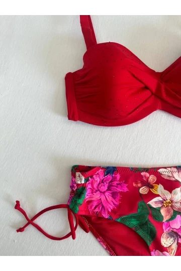Kadın Kırmızı Taş İşlemeli Çiçek Desenli Bikini Takım HZL25S-LC3368
