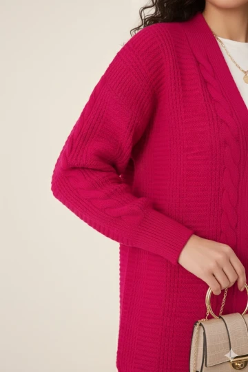 Kadın Koyu Pembe Saç Örgü Desen Uzun Düğmeli Rahat Kesim Triko Hırka HZL23W-BD1100691