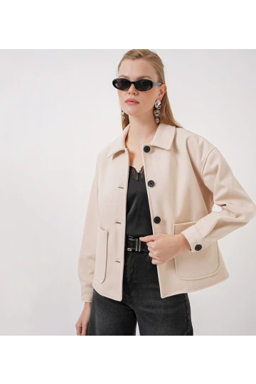 Kadın Krem Düğmeli Cepli Kısa Kaşe Ceket HZL25W-BD107131