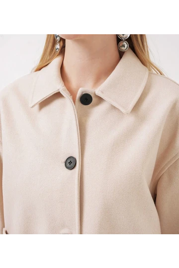 Kadın Krem Düğmeli Cepli Kısa Kaşe Ceket HZL25W-BD107131