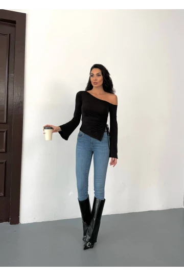 Kadın Siyah Asimetrik Kesim İspanyol Kol Beli Büzgülü Sandy Bluz HZL25W-FRY123591