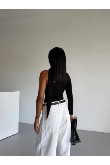 Kadın Siyah Fularlı Sandy Kumaş Asimetrik Kesim Bluz HZL25S-FRY123371