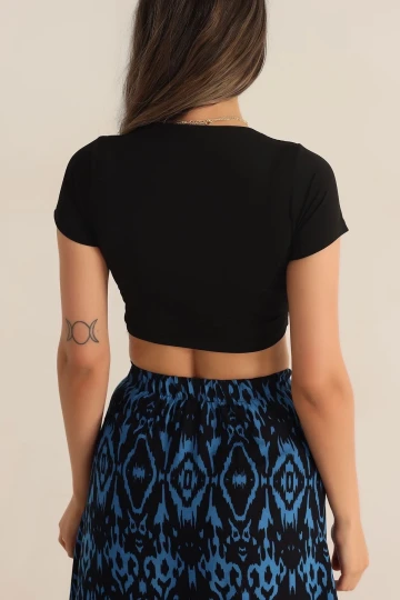 Kadın Siyah Kare Yaka Ön Büzgülü Crop Bluz HZL23S-SND120151