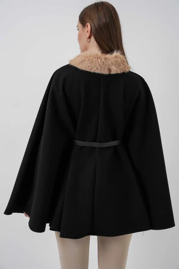 Kadın Siyah Yakası Kürklü Düğmeli Kemerli Kaşe Panço HZL25W-BD191651